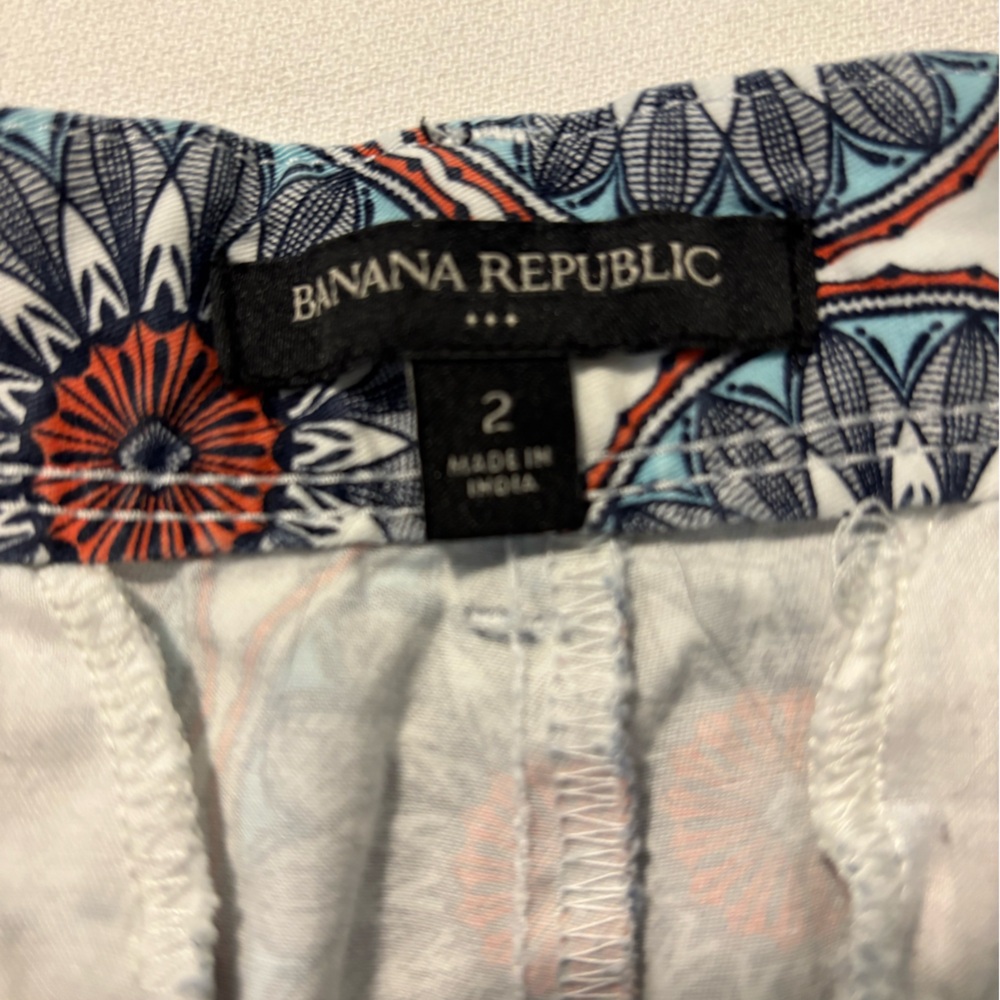 Banana Republic Chino Cuffed Short - Picture 3 of 4